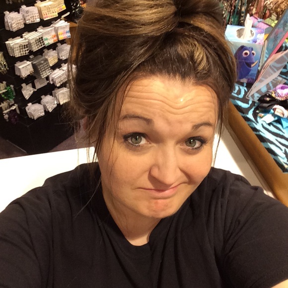 Meet your Posher, Nikki - Picture 2 of 2